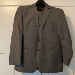 Men’s gray Chaps suit